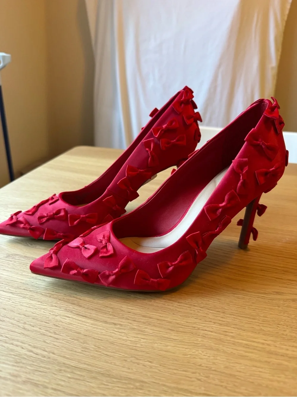 Gianni Bini Red Satin Bow Heels Pointed Toe Pumps Size 8M